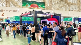 Hơn 100.000 lượt khách/ngày tham quan Hội chợ Mùa Thu 2025