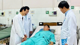 Bệnh viện tuyến dưới làm chủ kỹ thuật phẫu thuật thay khớp háng nhờ chuyển giao từ tuyến trên