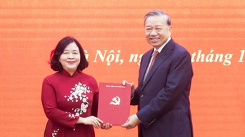 Tổng Bí thư Tô Lâm trao quyết định điều động, chỉ định Bí thư Đảng ủy Mặt trận Tổ quốc, các đoàn thể Trung ương