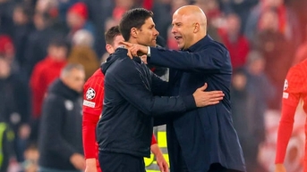 HLV Alonso quyết tâm đánh bại Liverpool, HLV Slot nói điều đặc biệt