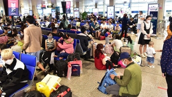 Máy bay bị chậm chuyến như 'cơm bữa', có xin lỗi nhưng chưa được bồi thường?