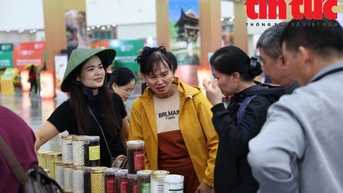 Ngày cuối Hội chợ Mùa Thu 2025 vẫn đông kín khách tham quan