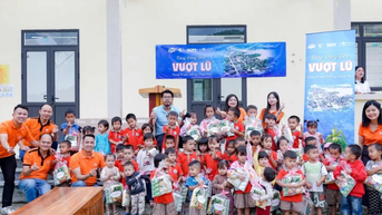 FPT cùng hướng về miền Trung