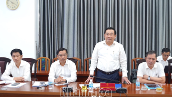 Phó Chủ tịch UBND tỉnh Trịnh Minh Hoàng làm việc với Liên danh Becamex IDC - VSIP