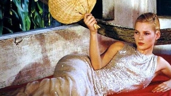 Siêu mẫu Kate Moss chụp ảnh ở Việt Nam gần 30 năm trước, người xem hôm nay vẫn trầm trồ