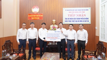 Tổng Công ty Hàng hải Việt Nam và Cảng Đà Nẵng chia sẻ yêu thương với đồng bào Miền Trung ruột thịt