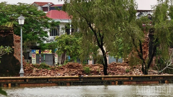 Sập 15m tường thành "hàng trăm năm tuổi" của Đại Nội Huế