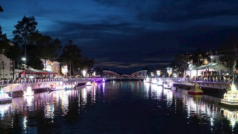 Can Tho បង្ហាញគោមទឹក និងទូក Ca Hau