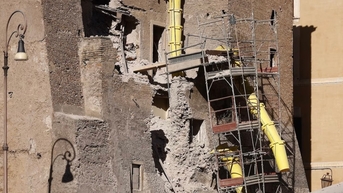 Sập tháp cổ Rome, một công nhân thiệt mạng