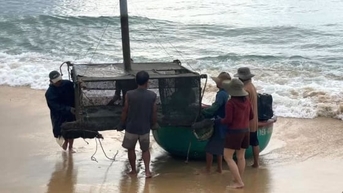 Người dân Đắk Lắk khẩn trương di dời lồng bè trước bão số 13