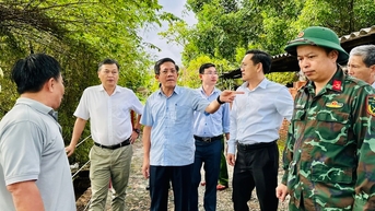 Lãnh đạo UBND thành phố Đà Nẵng kiểm tra khắc phục hậu quả mưa lũ và ứng phó bão số 13