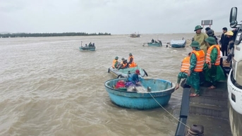 Một ngư dân bị mất tích khi bơi thuyền từ tàu vào bờ