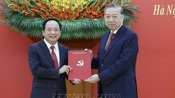 Tổng Bí thư Tô Lâm trao các quyết định bổ nhiệm Trưởng Ban Tuyên giáo và Dân vận Trung ương và Phó trưởng ban Thường trực Ban Nội chính Trung ương