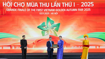 Vietnam Airlines ủng hộ 5,5 tỷ đồng hỗ trợ đồng bào vùng bão lũ