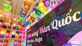 Gần 1.300 chiếc đèn lụa Jinju tỏa sáng rực rỡ tại Hà Nội