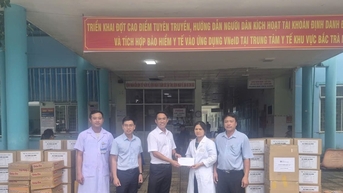 Sở Y tế Đà Nẵng thăm hỏi, hỗ trợ công tác y tế tại các địa phương vùng cao sau mưa lũ