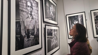 Triển lãm ảnh 'Tiếp nối Việt Nam'