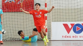 Trường ĐH Nông Lâm TP.HCM thắng kịch tính trong ngày khai màn giải futsal sinh viên