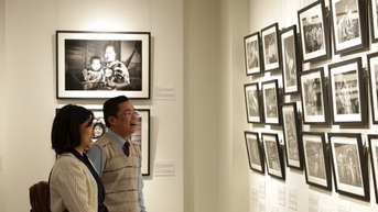 Hành trình chuyển mình đáng kinh ngạc của Việt Nam qua ống kính nhiếp ảnh gia người Anh