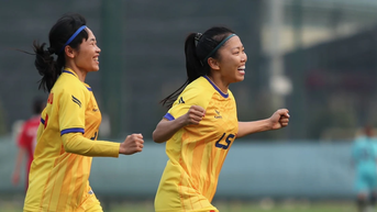 Huỳnh Như ghi bàn vào lưới... tuyển nữ Việt Nam