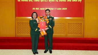 Nữ bác sĩ được phong quân hàm Trung tướng