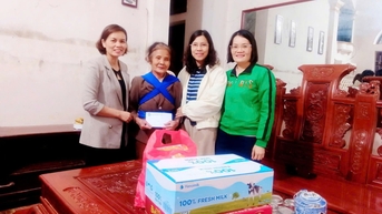 Phường Nùng Trí Cao hỗ trợ 56 gia đình cán bộ, công chức, viên chức, người lao động bị ảnh hưởng thiên tai - Báo Cao Bằng điện tử