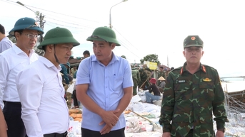 Phó Bí thư Thường trực Thành ủy Đà Nẵng Nguyễn Đình Vĩnh kiểm tra, chỉ đạo khắc phục sạt lở kè An Lương, kè biển An Bàng