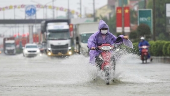Thời tiết ngày 5/11: Trung Bộ vẫn mưa lớn, bão Kalmaegi đã đi vào Biển Đông
