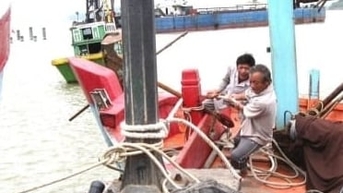 Gia Lai còn hơn 100 tàu cá trong vùng nguy hiểm của bão số 13