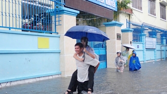 Khánh Hòa cho học sinh nghỉ học 2 ngày tránh bão Kalmaegi