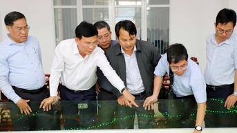 Chủ tịch UBND tỉnh Lâm Đồng Hồ Văn Mười kiểm tra tiến độ 2 dự án cao tốc phía Nam