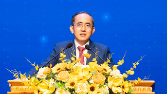 Tỉ phú có tài sản 9.000 tỉ đồng chính thức được thông qua chức danh giáo sư