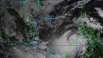 Vì sao bão số 13 Kalmaegi còn mạnh lên sau khi vào Biển Đông?