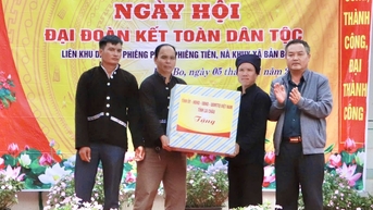 Phó Chủ tịch UBND tỉnh Giàng A Tính dự Ngày hội “Đại đoàn kết toàn dân tộc” liên bản Phiêng Pẳng - Phiêng Tiên - Nà Khuy, xã Bản Bo