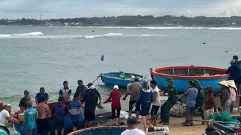 Quân và dân Quân khu 5 hiệp lực chống bão số 13