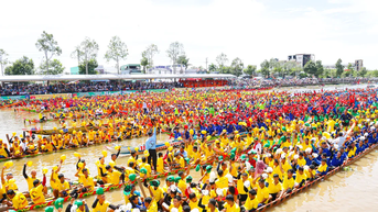 Thú vị công việc bình luận viên đua ghe Ngo