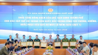 UBND TP Huế khen thưởng 12 tập thể có thành tích xuất sắc trong phòng, chống mưa lũ
