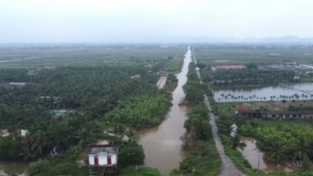 Đồng ruộng ngập nước vì cống tiêu không đảm bảo