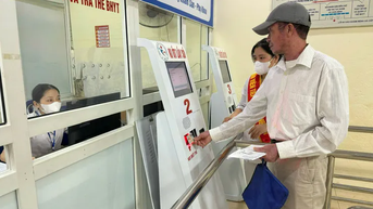 Thay đổi nơi thường trú có bắt buộc chuyển nơi đóng BHYT hộ gia đình?