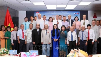 Thắt chặt tình đoàn kết với nhân dân Séc