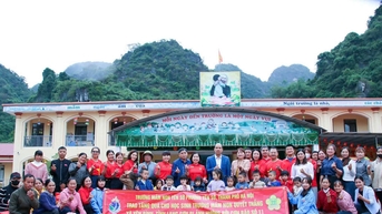 Học sinh Thủ đô gửi gắm yêu thương đến học sinh vùng lũ