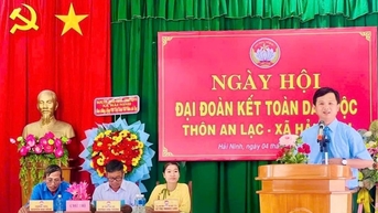 Đồng chí Châu Ngọc Lương dự Ngày hội Đại đoàn kết toàn dân tộc tại xã Hải Ninh