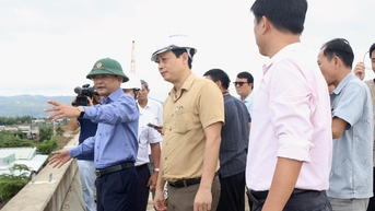 Phó Chủ tịch UBND tỉnh Nguyễn Tự Công Hoàng kiểm tra công tác phòng, chống bão tại các công trình giao thông