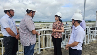 Phó Chủ tịch UBND tỉnh Nguyễn Thị Thanh Lịch kiểm tra công tác vận hành hồ chứa, liên hồ chứa của Công ty Thủy điện An Khê-Ka Nak
