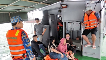 Biên phòng Đà Nẵng đưa bệnh nhân từ Cù Lao Chàm vào đất liền cấp cứu