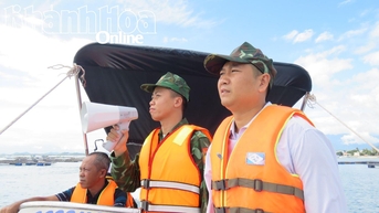 Xã Vạn Ninh vận động, kêu gọi lao động trên biển vào bờ tránh trú bão