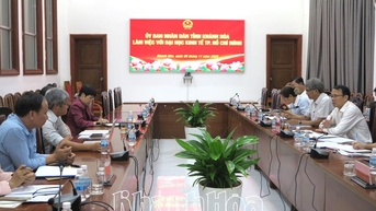 Phó Chủ tịch UBND tỉnh Nguyễn Thanh Hà họp bàn việc Đại học Kinh tế TP. Hồ Chí Minh tiếp nhận Trường Trung cấp Kinh tế Khánh Hòa