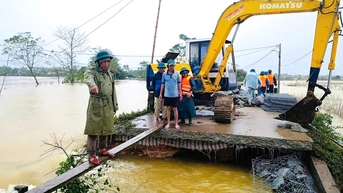 Dùng rọ đá "vá" lại đoạn đê Niêm Phò – Nho Lâm