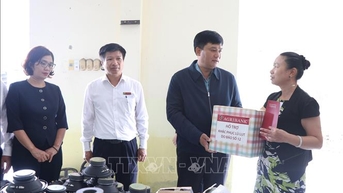 Agribank kịp thời hỗ trợ khách hàng thành phố Huế bị thiệt hại do lũ lớn