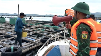 Lực lượng biên phòng Đắk Lắk hỗ trợ người dân phòng chống bão số 13